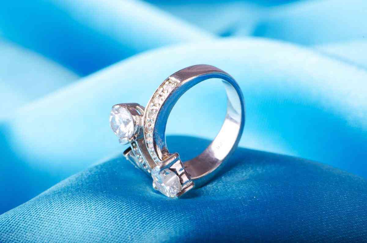 钯金首饰留着还是卖了(钯金首饰留着还是卖了珠宝回收店报价惊人)