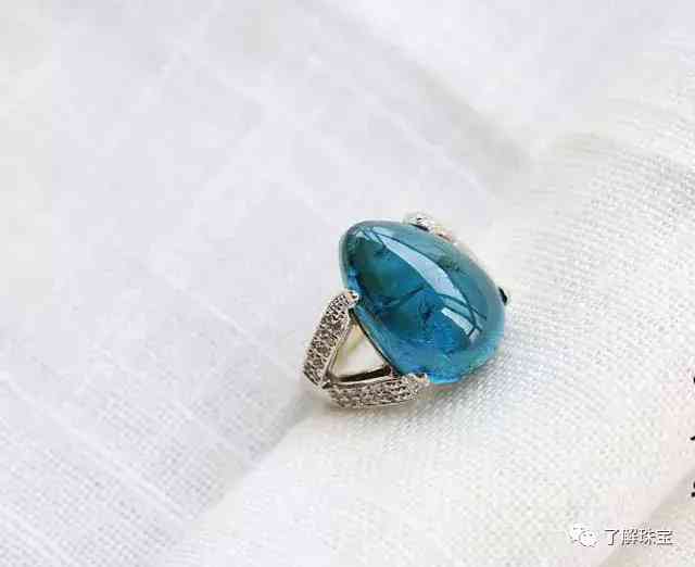 蓝珀的功效(蓝珀的功效与作用佩戴禁忌)