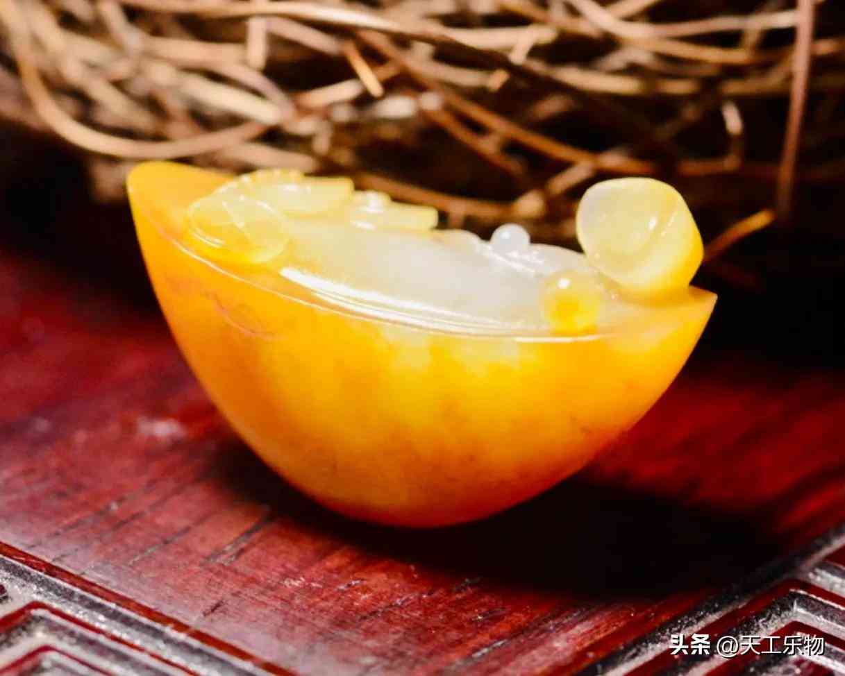 辨别真假玉石的简单方法(怎样辨别真假玉石?)