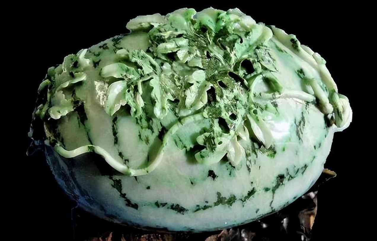 翡翠和玉的区别手镯(翡翠和玉的区别)