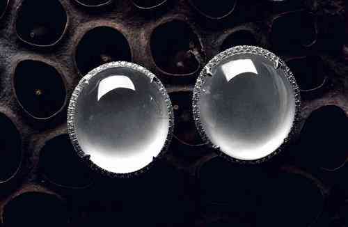 玻璃种翡翠挂件价格(玻璃种翡翠挂件多少钱一个)