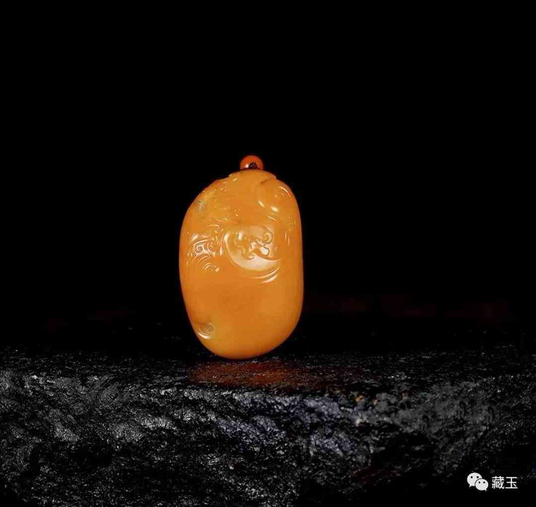 黄沁和田玉籽料鉴别(漂亮的和田玉黄沁籽料原石)