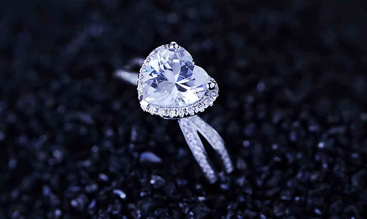 结婚戒指是一对吗(结婚戒指是一对买的吗)