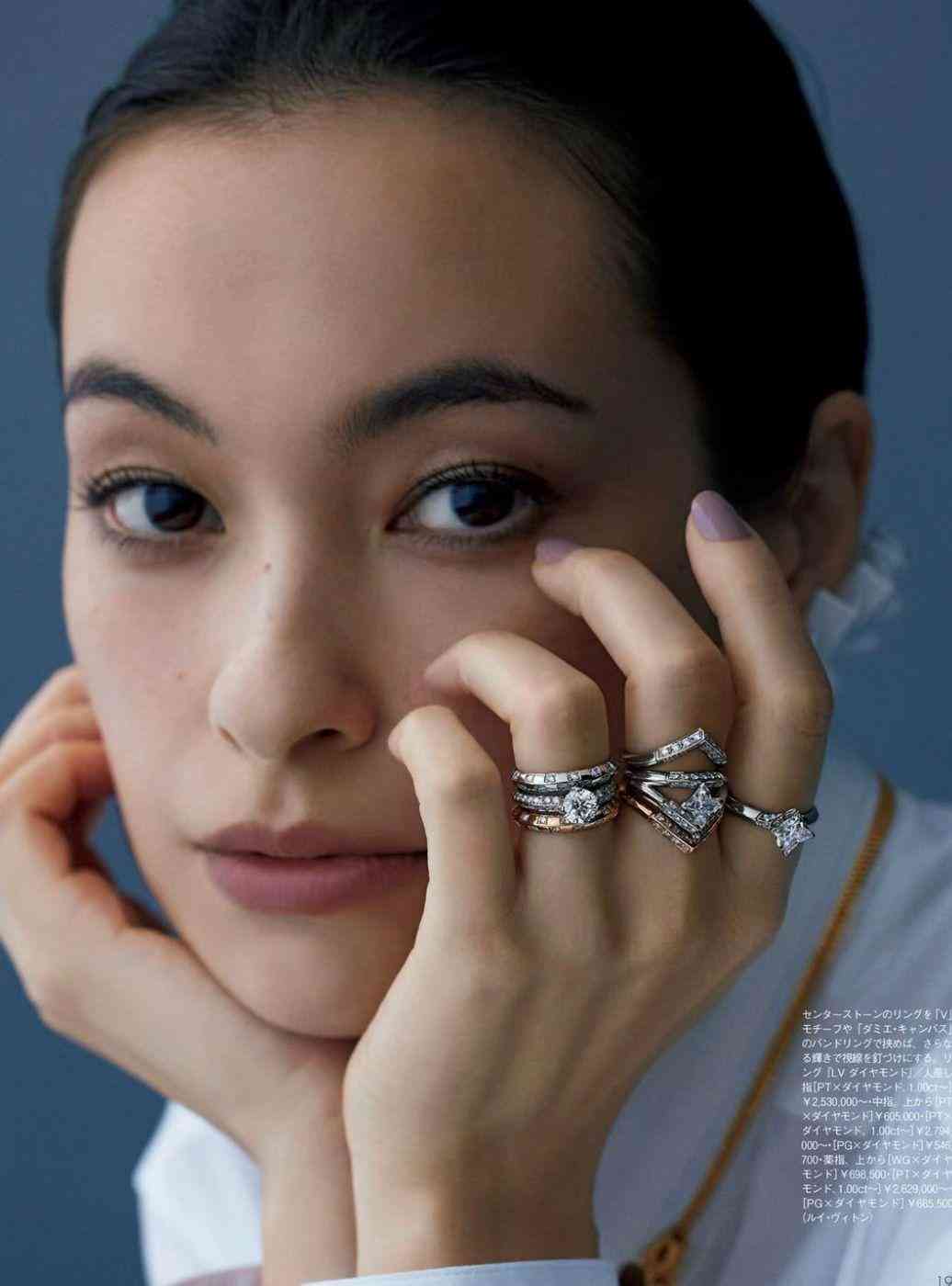 女人戴玉镯的好处(女人戴玉手镯的好处)