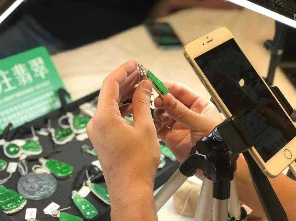 中国翡翠产地是哪里(中国翡翠之乡是哪里)