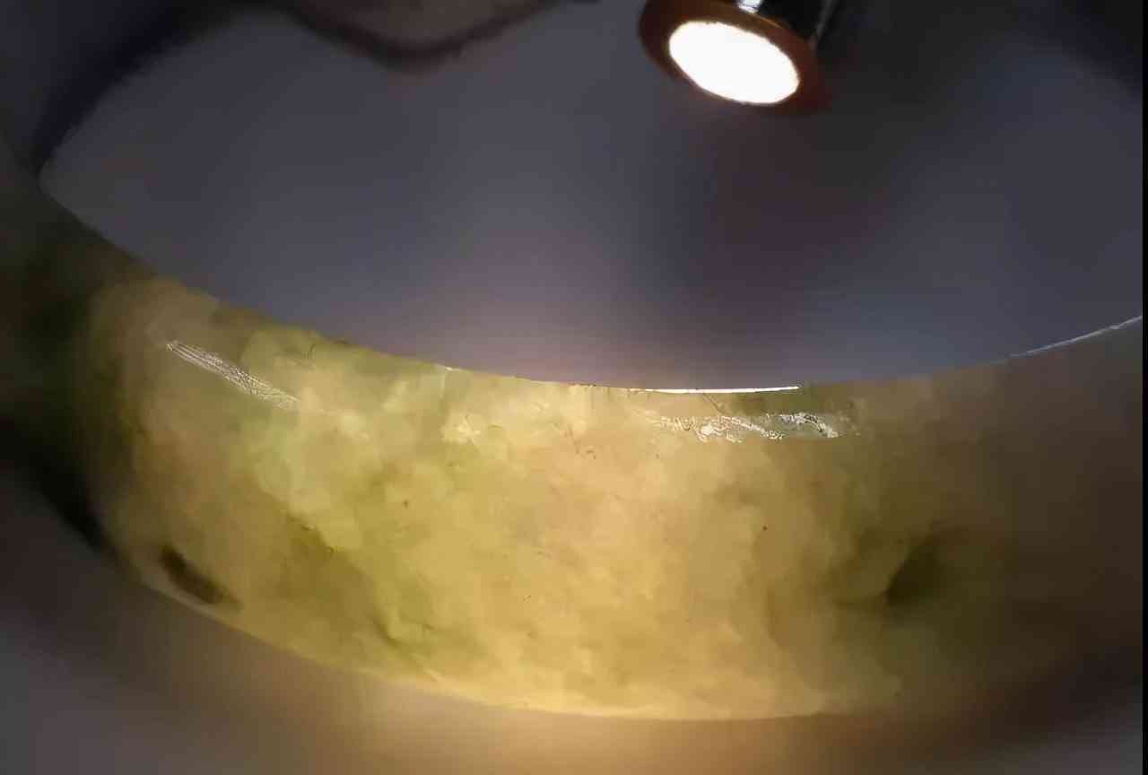 中国翡翠原石出自哪里(中国有翡翠原石吗?生长在什么地方)