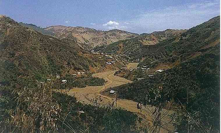 翡翠原石切开什么样的好(翡翠原石切开后的表现)