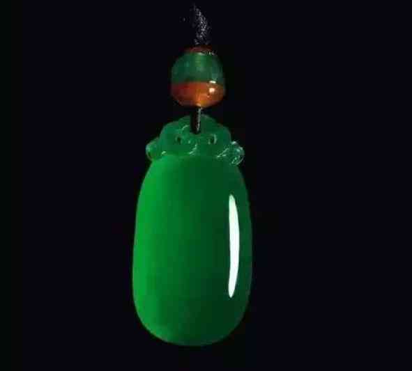 3亿帝王绿翡翠大方牌(比帝王绿还贵的翡翠)