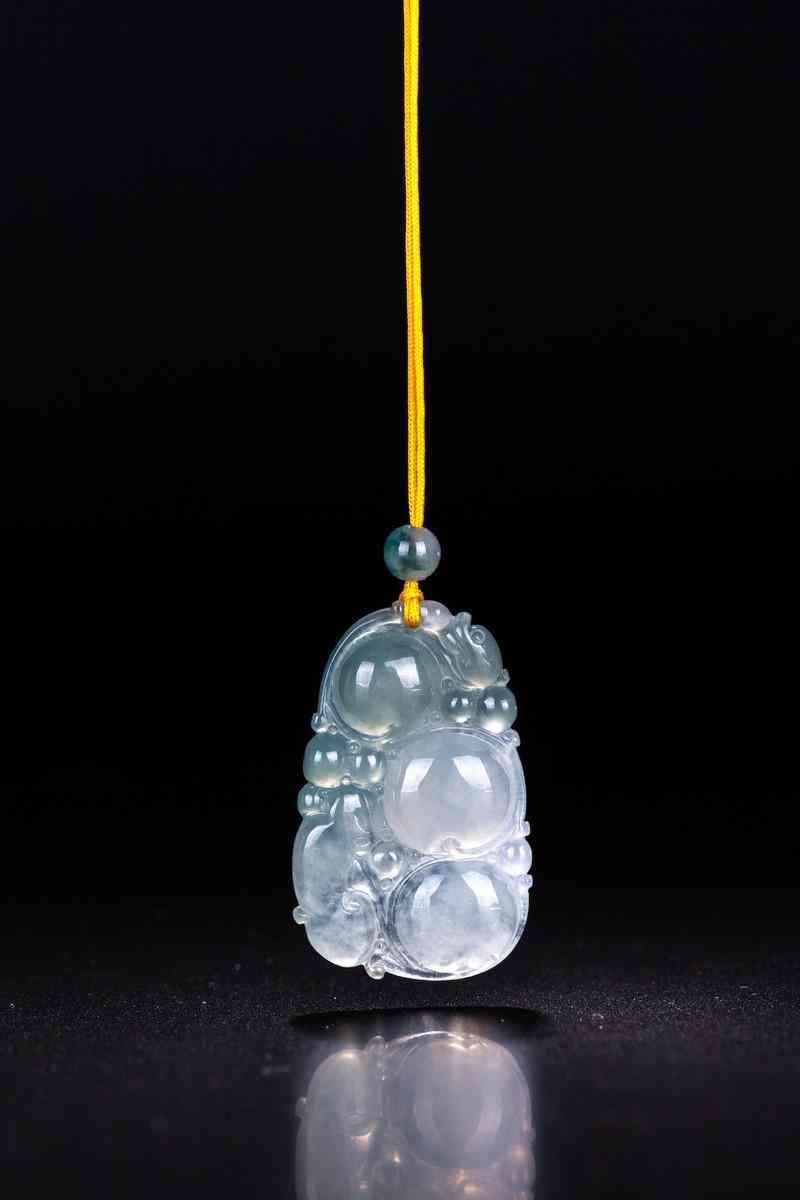 一千多的玉镯子能戴么(一千多的玉石手镯子是什么等级)