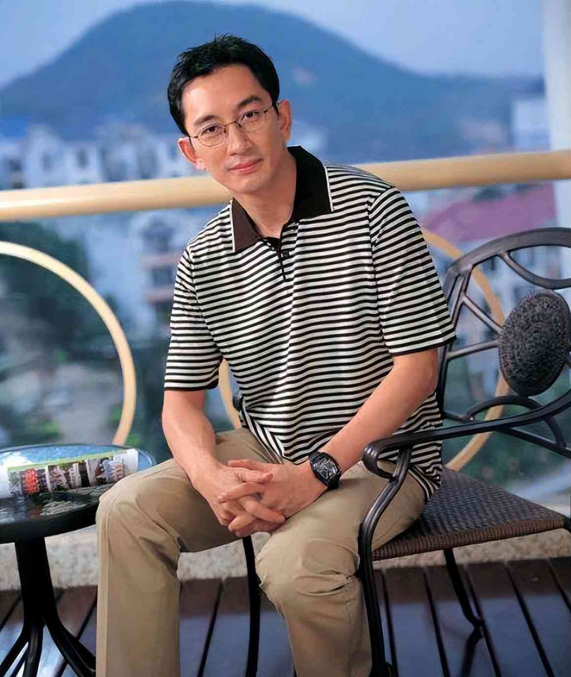 男士黄金项链一般多长(男士黄金项链多长好看用不用套头)