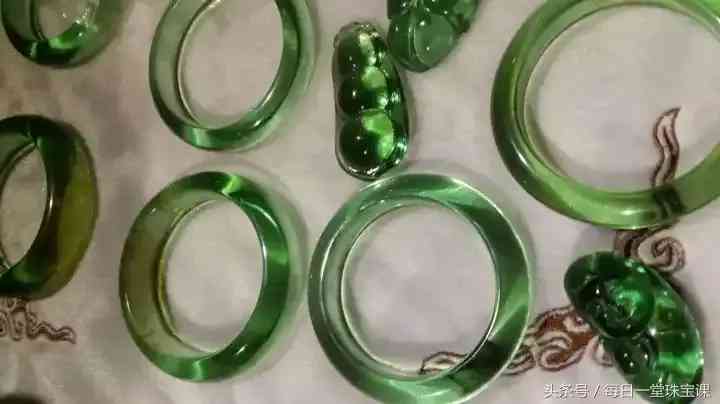 2万买了个豆种翡翠手镯(豆种翡翠手镯多少钱)