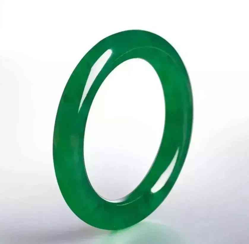 和田玉手镯值多少钱(和田玉手镯目前价格是多少)