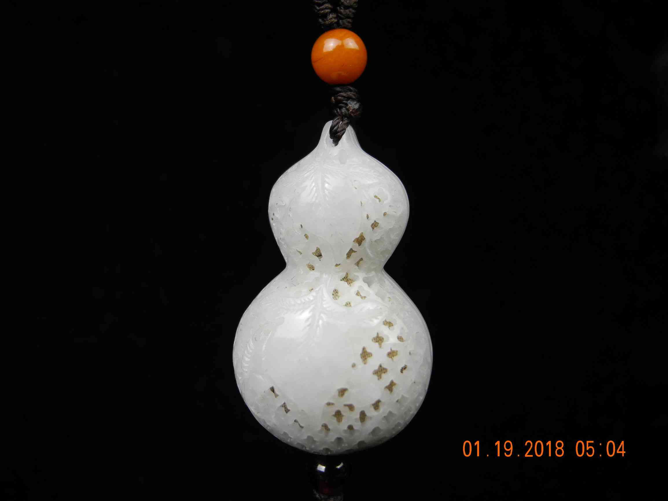 新疆和田玉的鉴别(新疆和田玉手镯的鉴别方法)