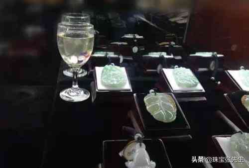 翡翠手镯戴哪个手比较好(翡翠手镯戴哪个手上好)