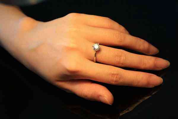 周大福黄金戒指男款(周大福金戒指男士)