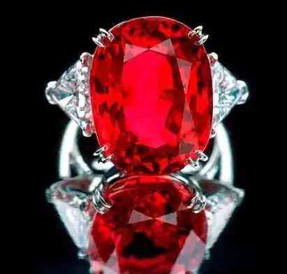 海蓝宝石的功效与作用(海蓝宝石的功效与作用佩戴禁忌)