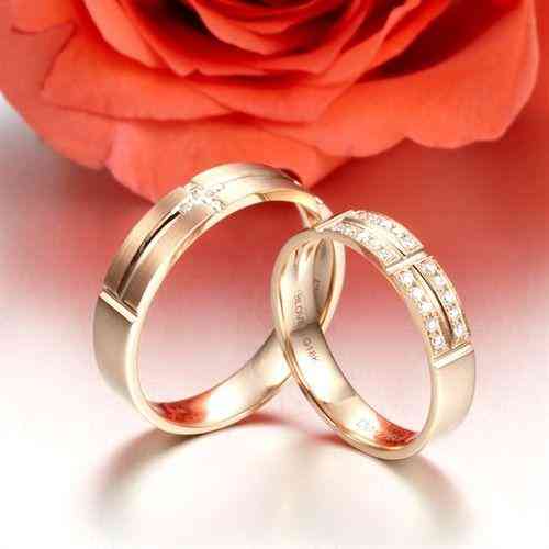 结婚戒指戴哪个手指的含义(结婚戒指戴哪个手指头?)