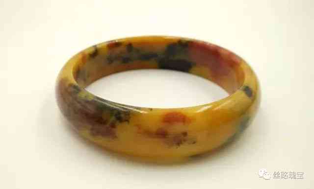 翡翠手镯b货价格(翡翠手镯进货价)