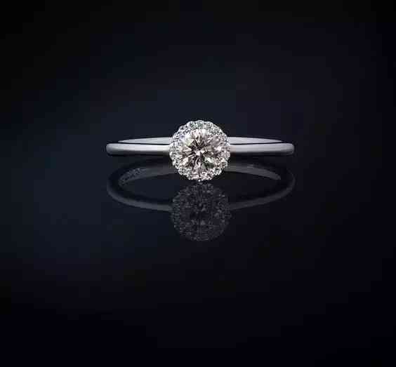 订婚戒指一千多可以吗(结婚时订婚戒指怎么办)