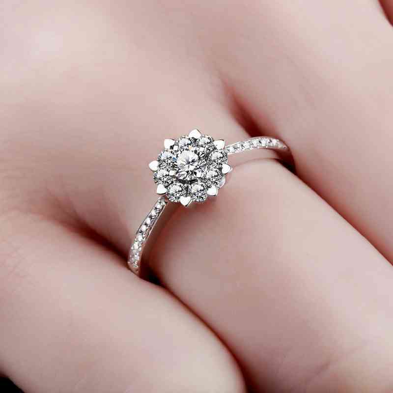 人造钻石价格(人造钻石价格多少钱一克)