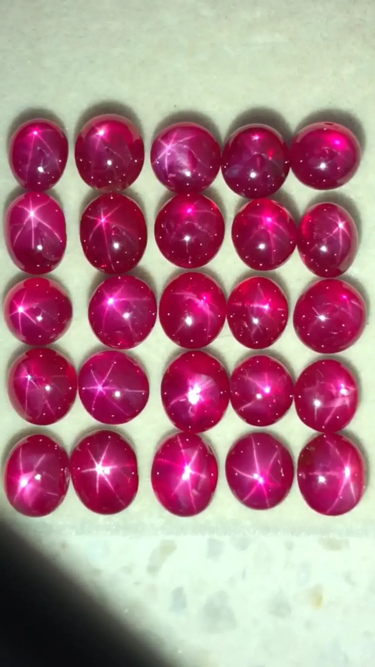 星光红宝石(星光红宝石怎么鉴定真假)