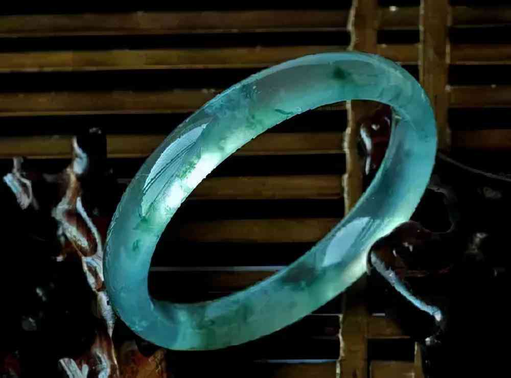 翡翠糯种是什么级别(翡翠糯种价位多少)