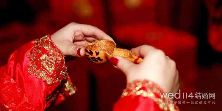 男士戴戒指的正确戴法(男士戒指的正确佩戴方法)