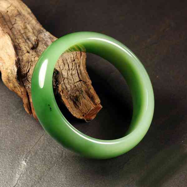 和田碧玉手镯价格886元(和田碧玉手镯价格一般多少)