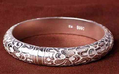 银手镯变黑怎么清洗(银手镯变黑怎么清洗没有锡纸)