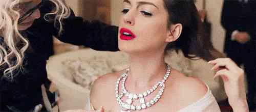 女生装饰戒指戴哪只手(女生装饰戒指戴哪个手)