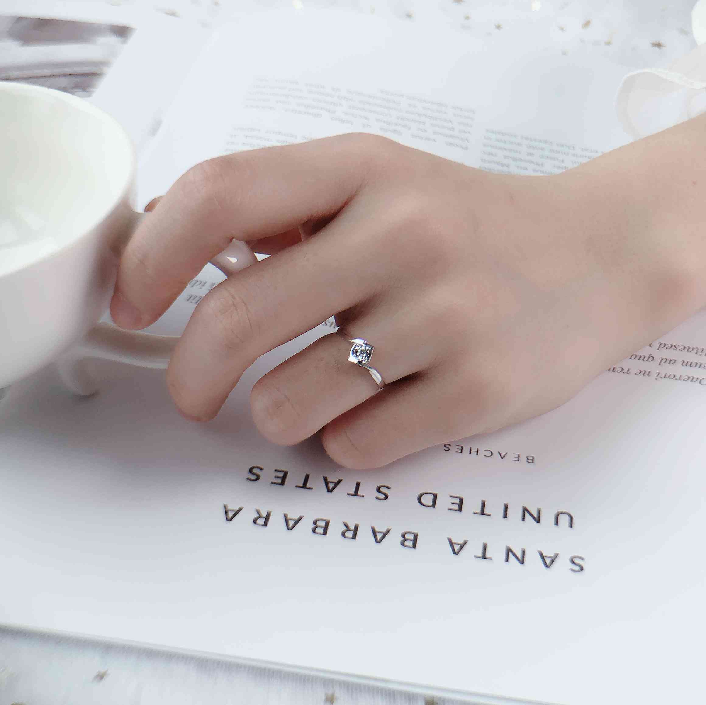 单身戒指戴哪只手(单身戒指戴哪只手上)