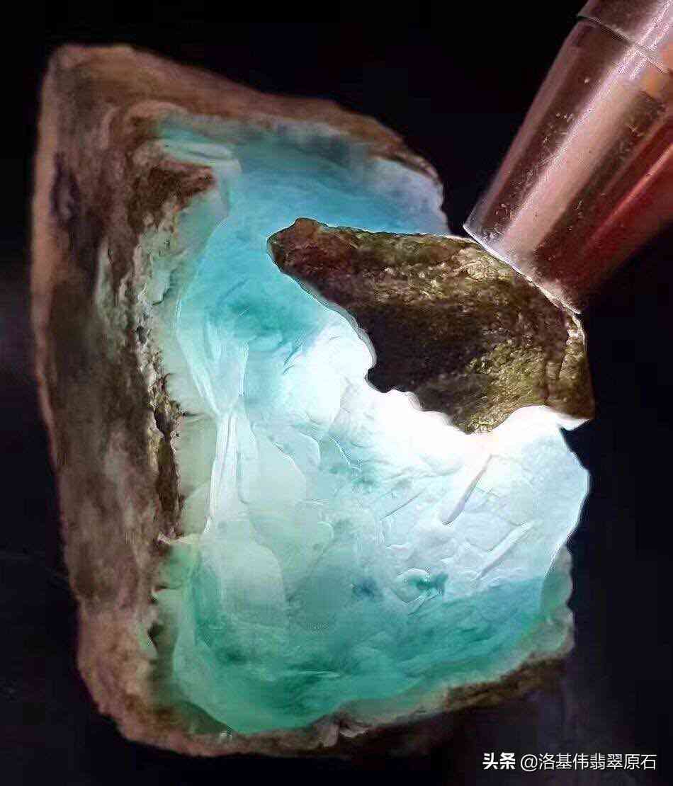 缅甸翡翠原石直播(缅甸翡翠原石直播爆了是什么意思)