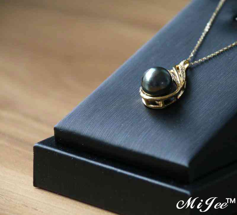 今年最流行的大溪地黑珍珠和14K金的完美结合，很美很耀眼