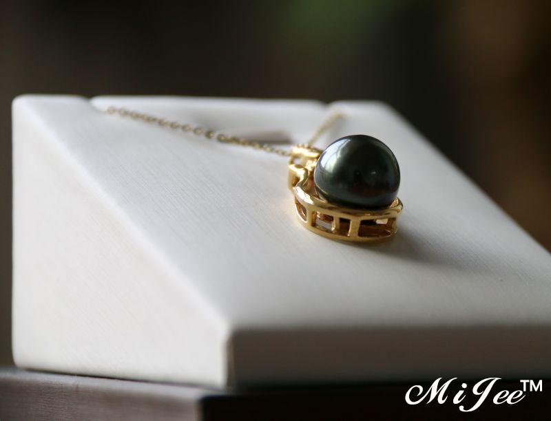 今年最流行的大溪地黑珍珠和14K金的完美结合，很美很耀眼