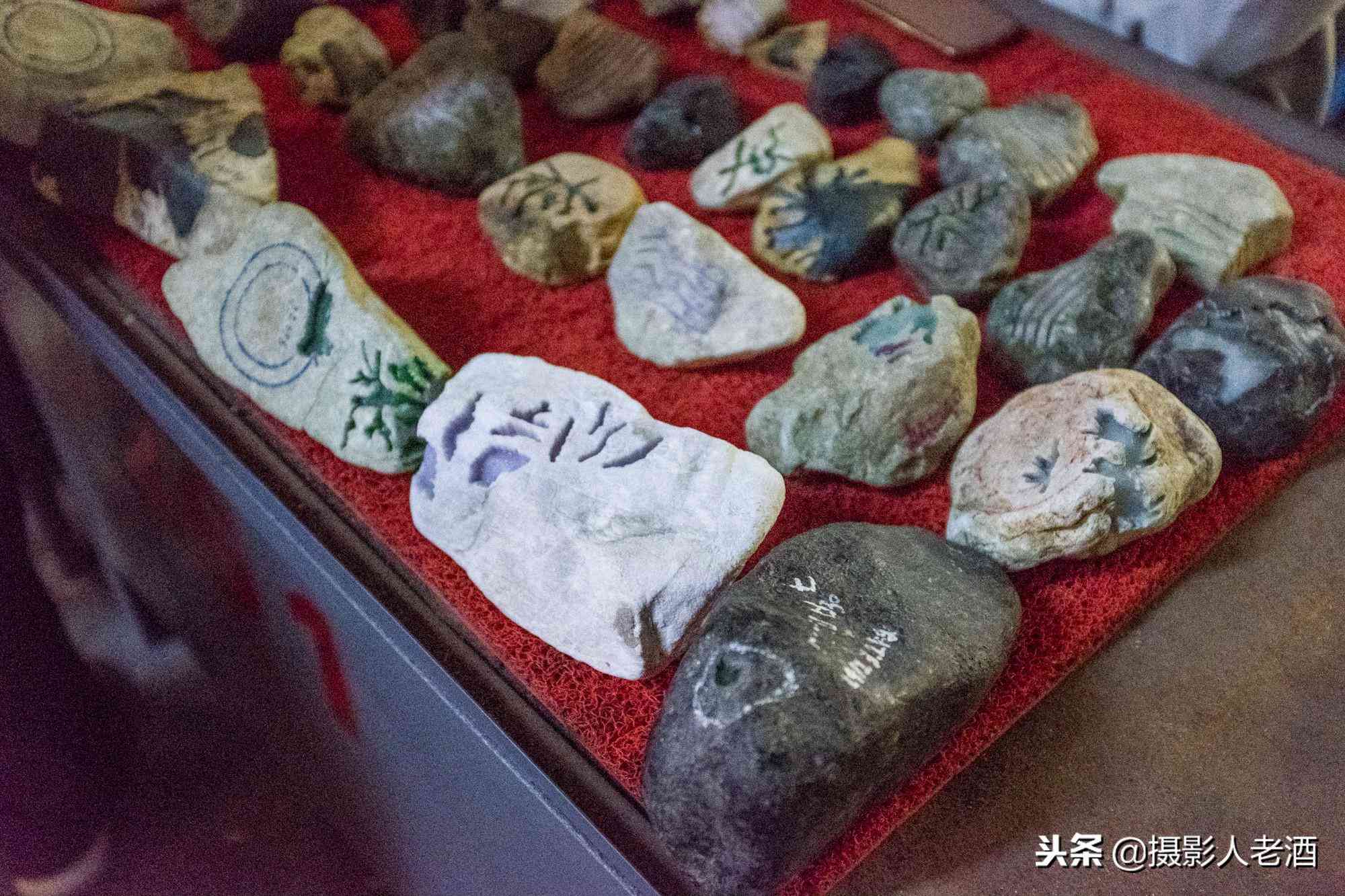 实拍云南瑞丽赌石基地:卖石头的有一半是缅甸人,随便一块几万块