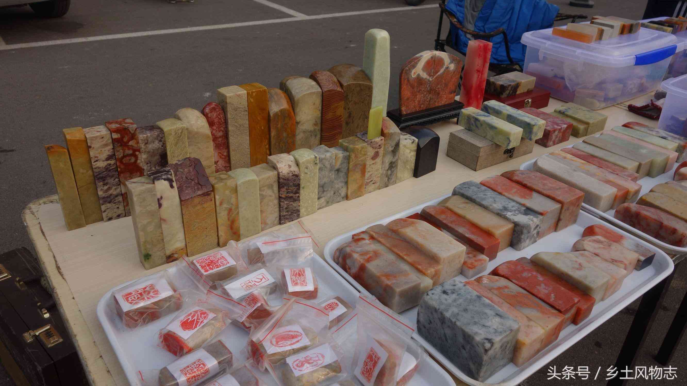 文玩市场印章石摆了一地,摊主说是巴林石,150卖出三块贵还是贱