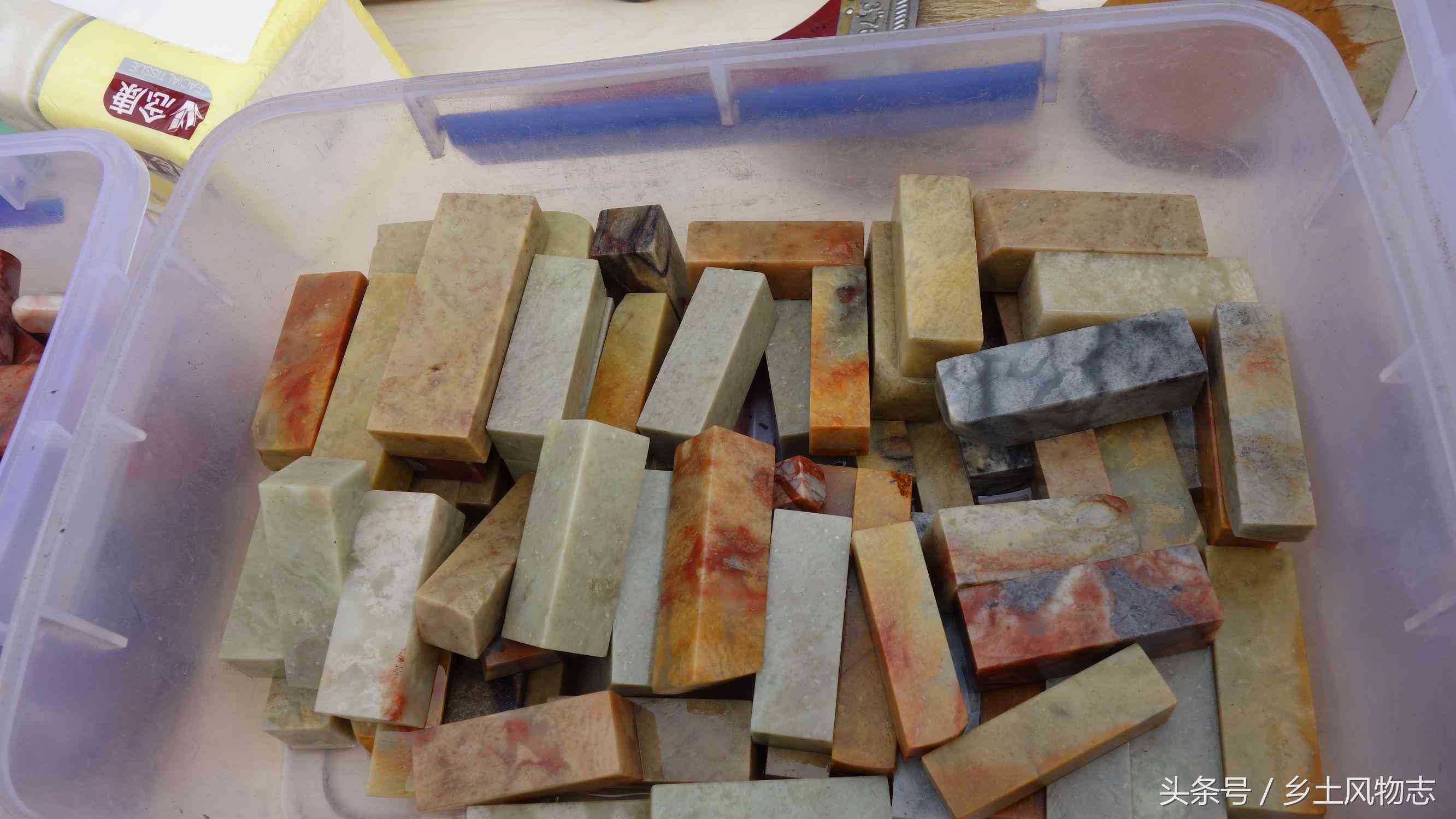 文玩市场印章石摆了一地,摊主说是巴林石,150卖出三块贵还是贱