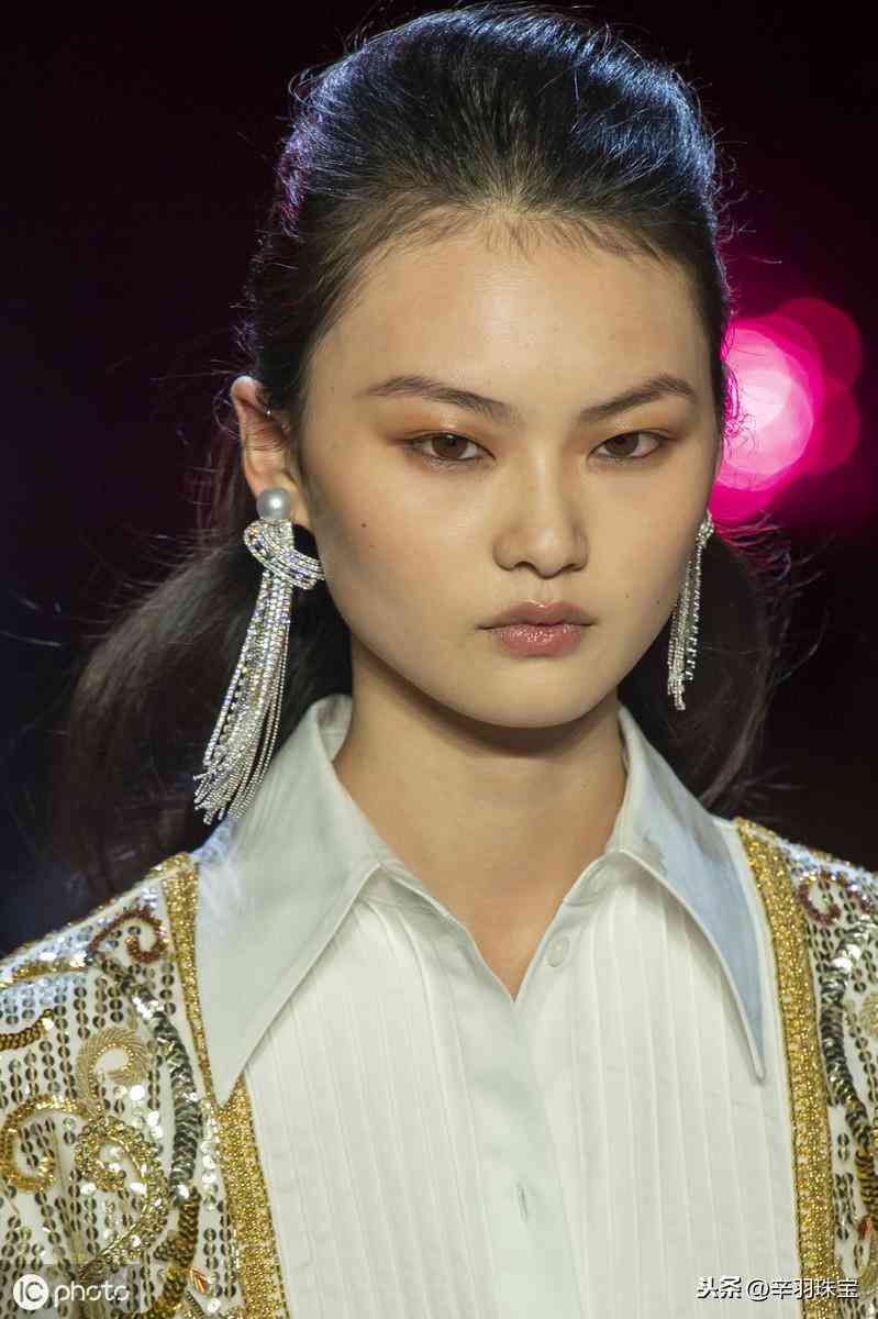 2019秋冬饰品流行趋势，水钻耳环，价格不贵，漂亮迷人