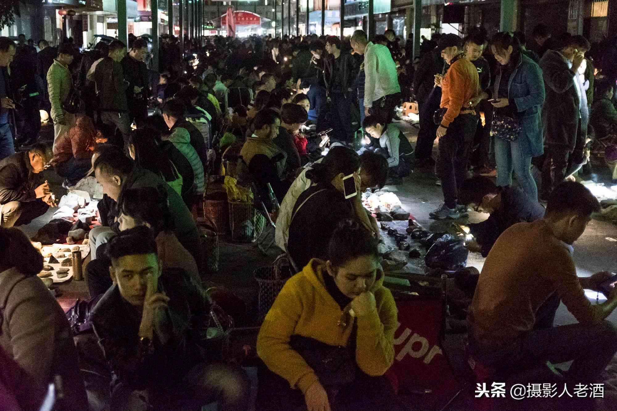 实拍云南瑞丽赌石基地:卖石头的有一半是缅甸人,随便一块几万块