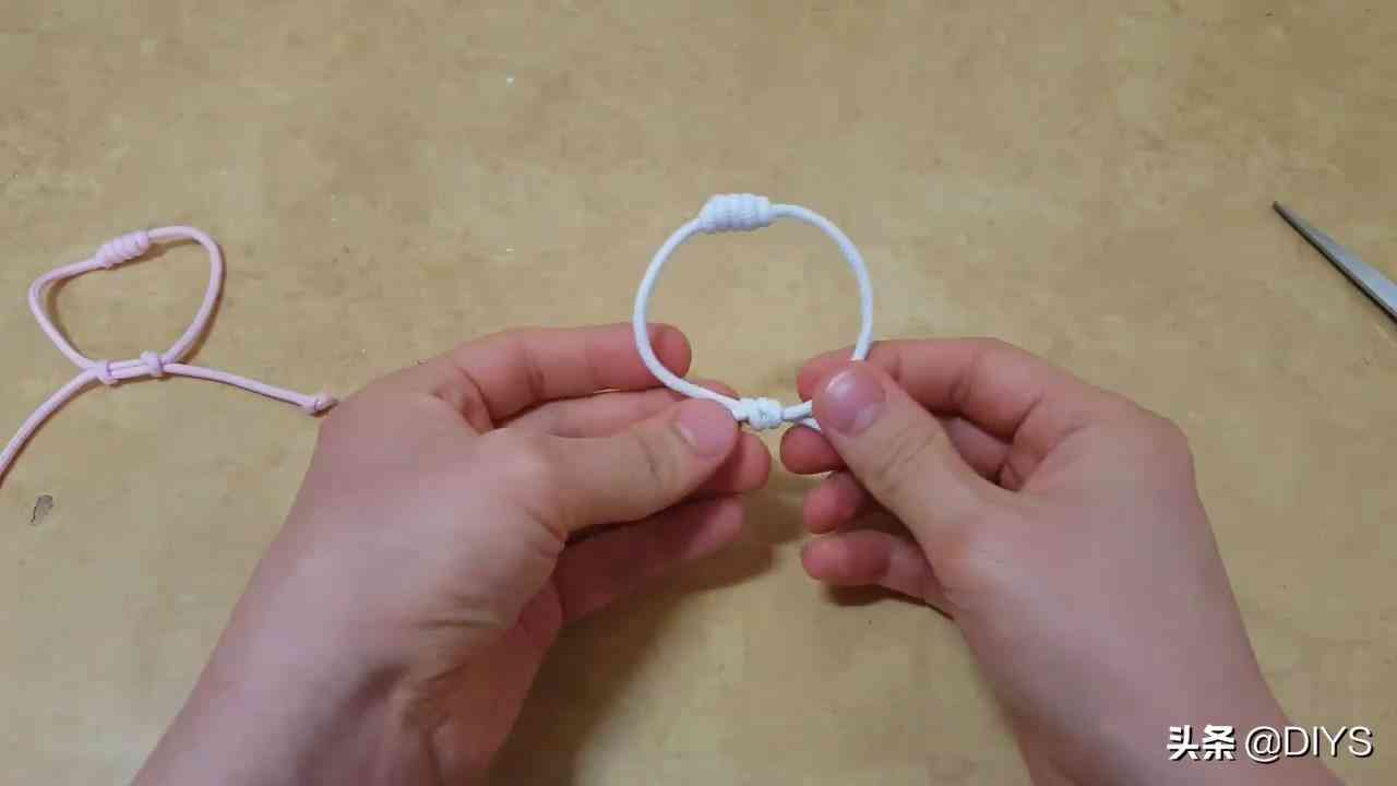 看看如何编抽拉式的手绳，步骤详细，简单易学！