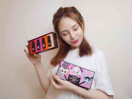 美容化妆品欣赏图片卡通(美妆护肤图片卡通人物)