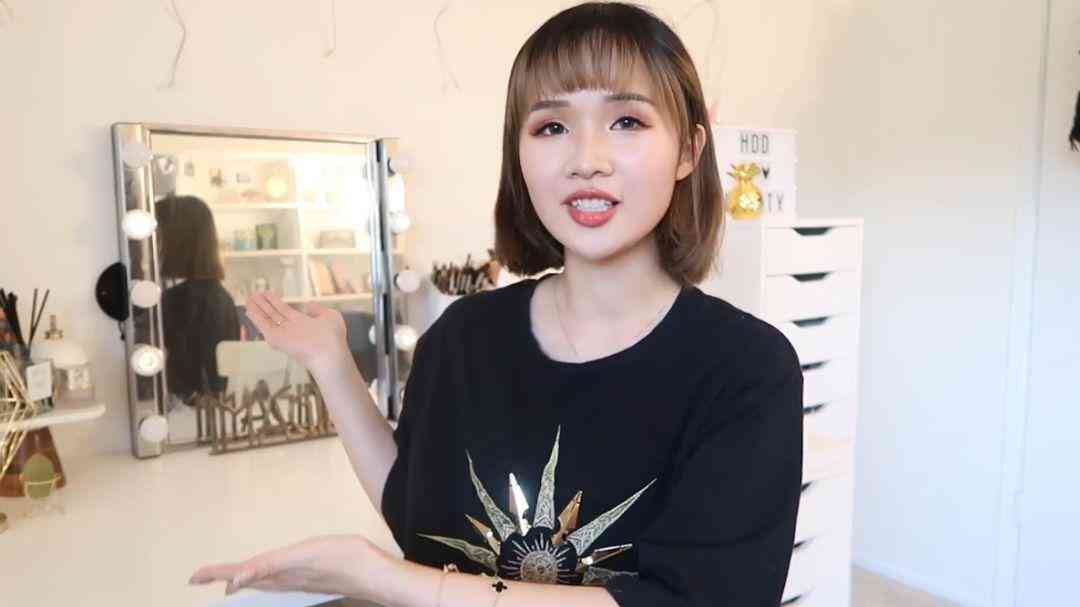 化妆品隔板收纳盒(化妆品隔板收纳盒怎么做)