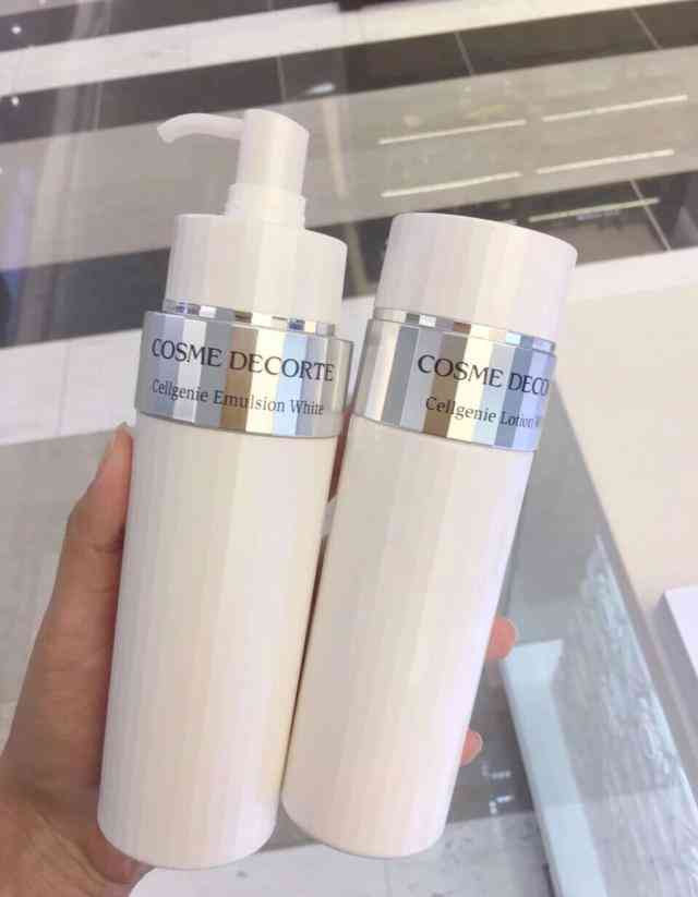 补水的化妆品能美白吗女生(什么化妆品补水美白效果最好)