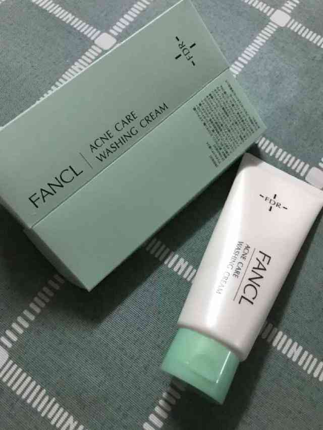 皮肤黄有痘适合什么化妆品(皮肤黄有痘适合什么化妆品呢)