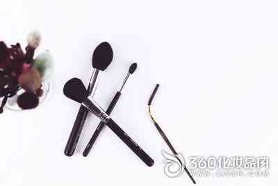 护肤品是化妆品吗(什么是护肤品什么是化妆品)