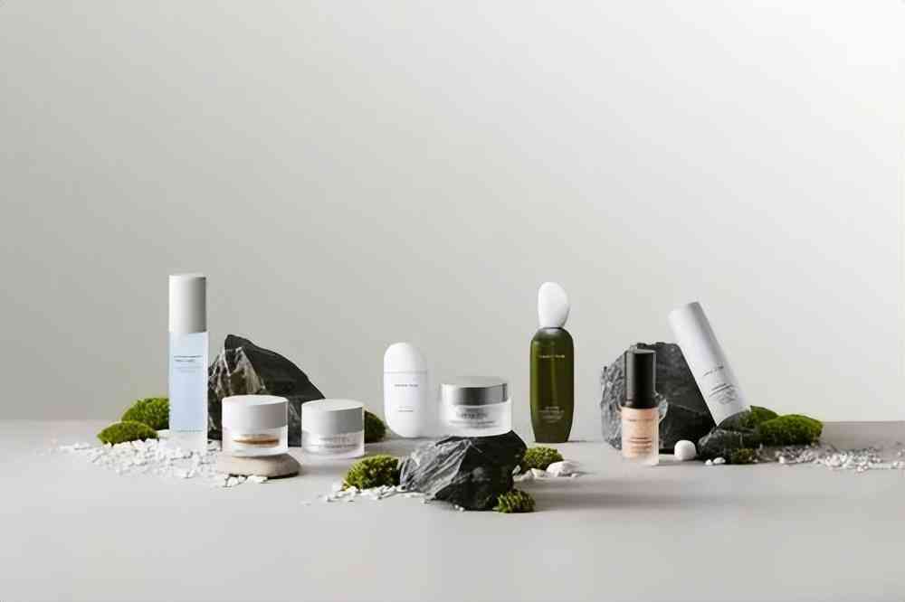 蓝色化妆品哪种好用(蓝色很贵的化妆品)插图16 蓝色化妆品哪种好用(蓝色很贵的化妆品)插图16