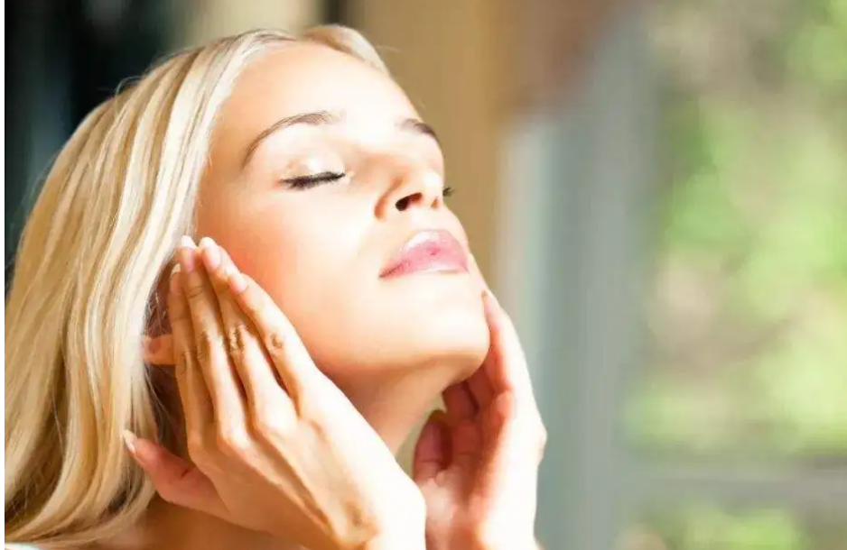 有没有保湿又防晒的化妆品(化妆品防晒霜哪个好用)