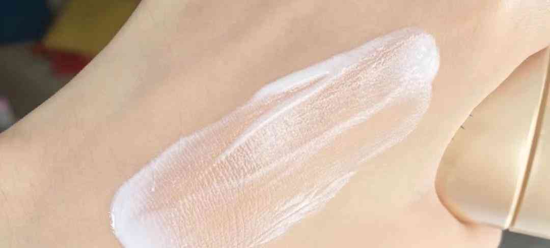 有没有保湿又防晒的化妆品(化妆品防晒霜哪个好用)插图14 有没有保湿又防晒的化妆品(化妆品防晒霜哪个好用)插图14