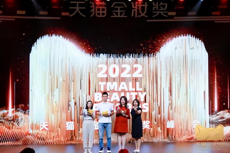 化妆品黑白色(黑白化妆品图片)插图1 化妆品黑白色(黑白化妆品图片)插图1