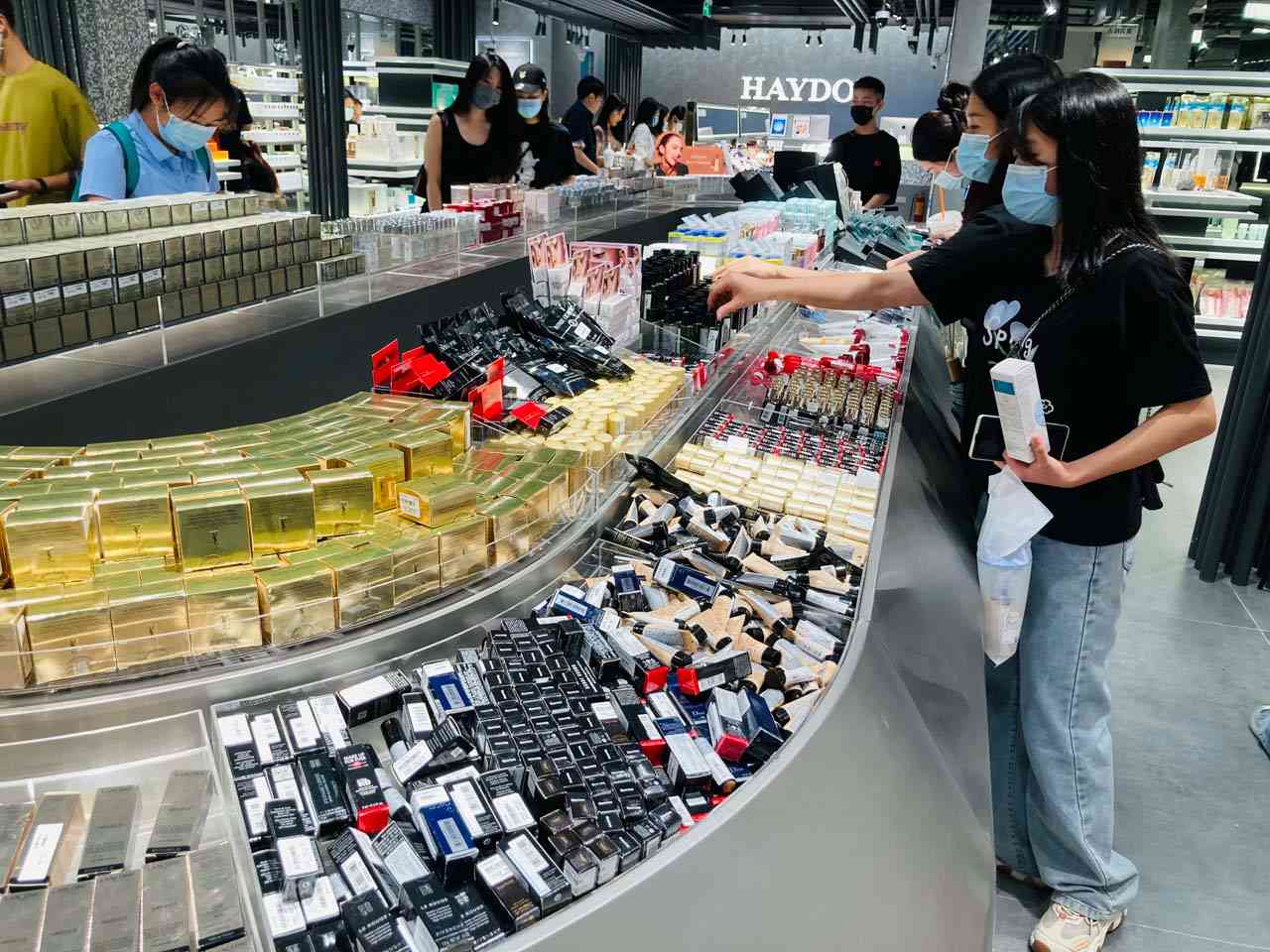 卖化妆品的那么多(卖很多化妆品的店)插图1 卖化妆品的那么多(卖很多化妆品的店)插图1